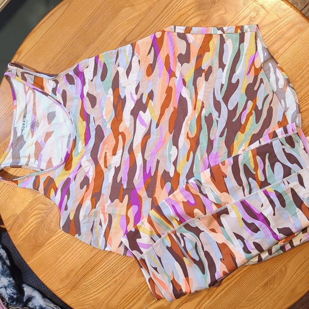 Torrid active camo bike short and tank set